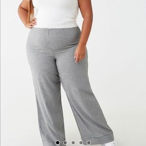 Beautiful piece, expensive feel like material! Forever21 3X pants black/ivory